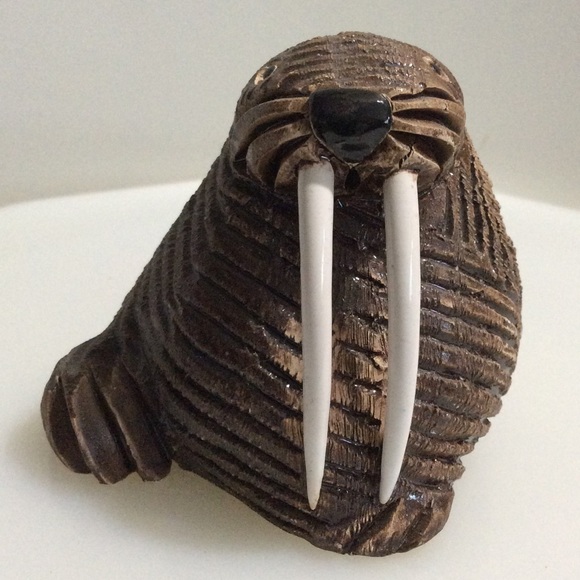 Vintage hand sculpted in Uruguay clay walrus - Picture 2 of 7